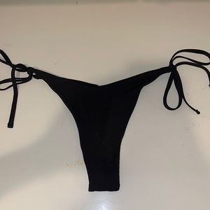 Black Bikini Bottoms Size: M